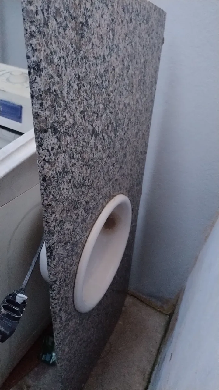 Cuba de porcelanato e bancada de mármore