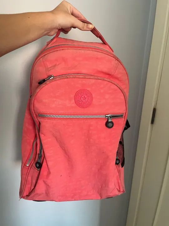 Mochila rosa Kipling original com rodinhas  - Foto 3