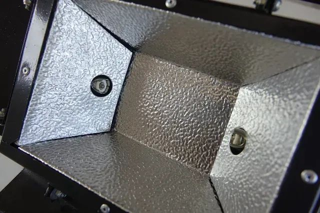 2 Refletores com 4 barndoors, para lâmpadas Tipo Palito, nunca usados - Foto 6