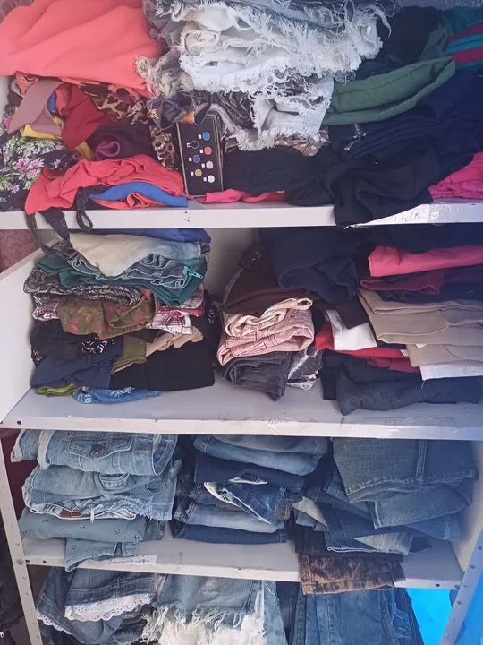 Vendo Todo Lote de Roupas e Sapatos 