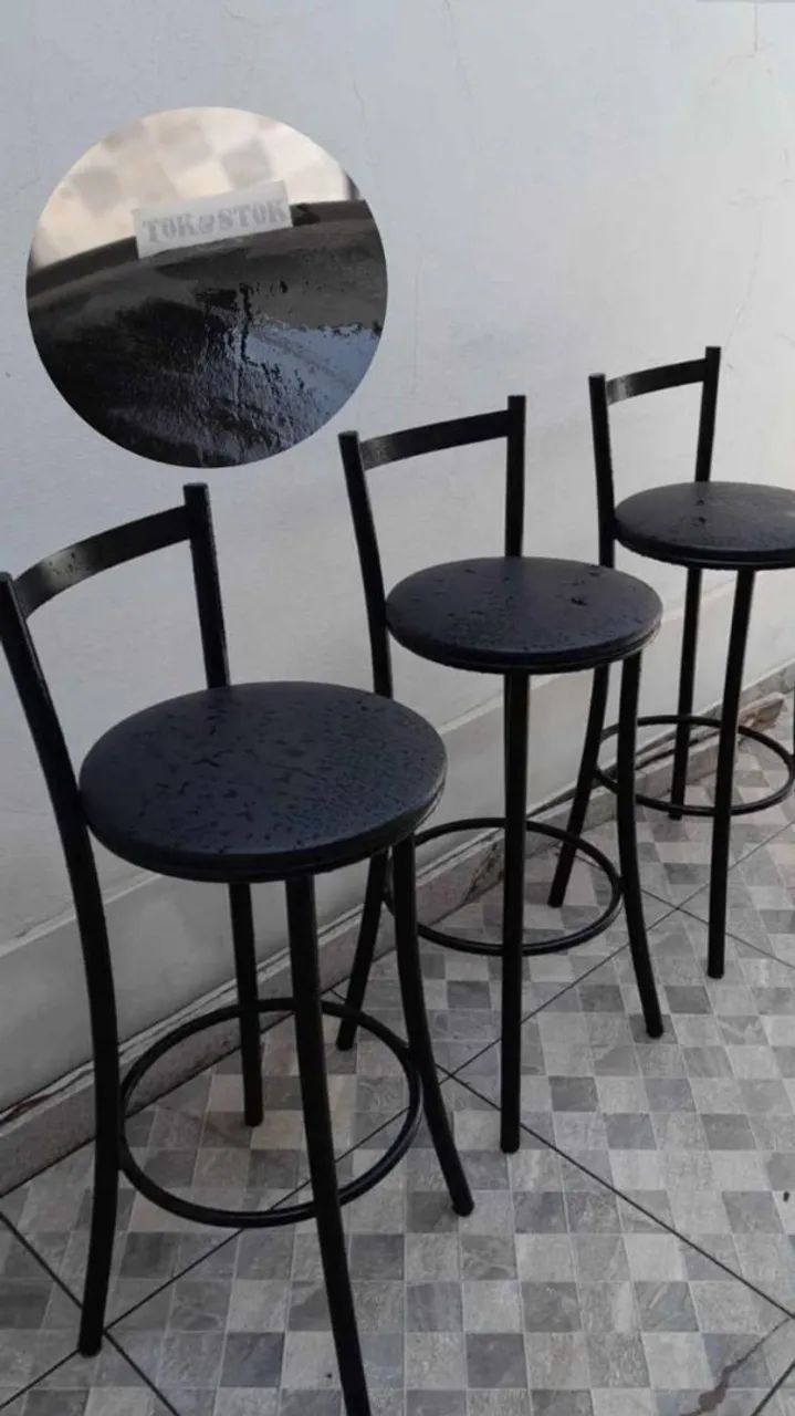Banqueta alta preta com encosto 