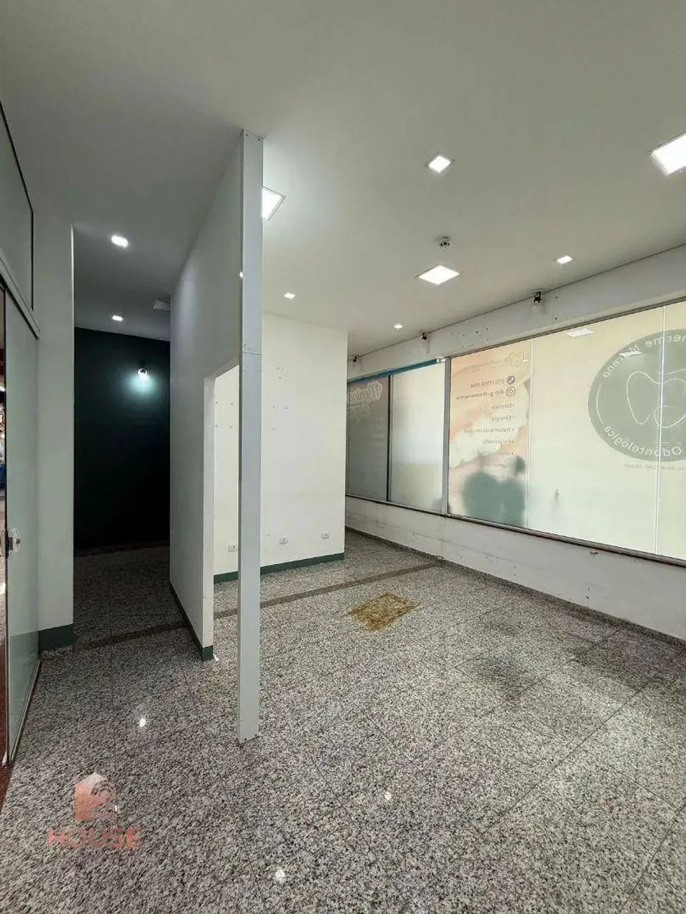 Box/Garagem para alugar por R$ 2.500,00/mês - Centro - Arujá/SP