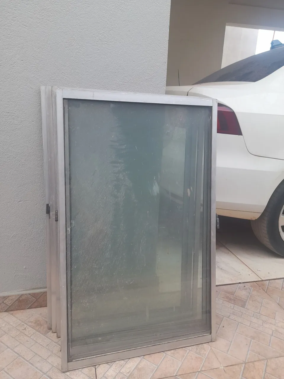 Janelas de Vidro Temperado com Estrutura de Alumínio