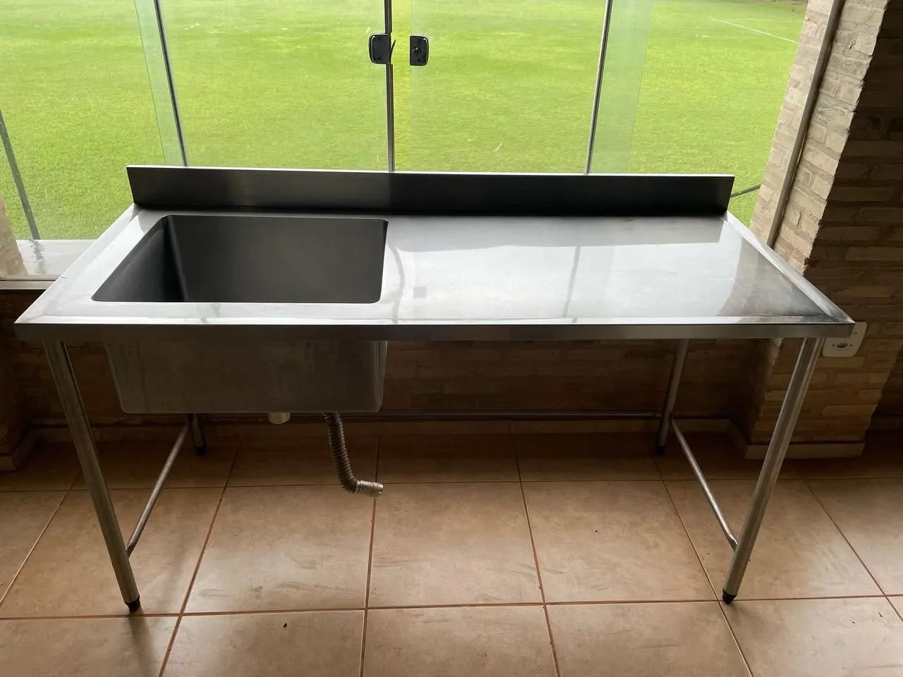 Mesa em inox com cuba