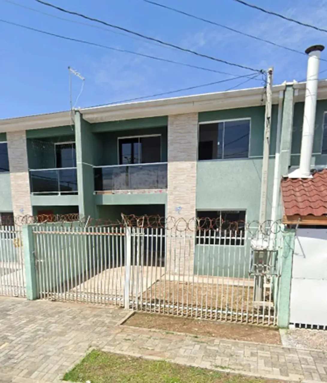 Sobrado 3 quartos a venda no Bairro Sitio Cercado em Curitiba-PR. Valor de venda R$ 350.00