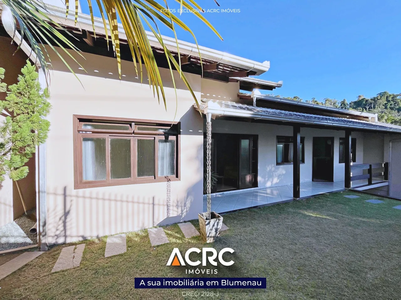 ACRC Imóveis - CA03406 - Casa de 02 andares para Locação no Bairro Escola Agrícola