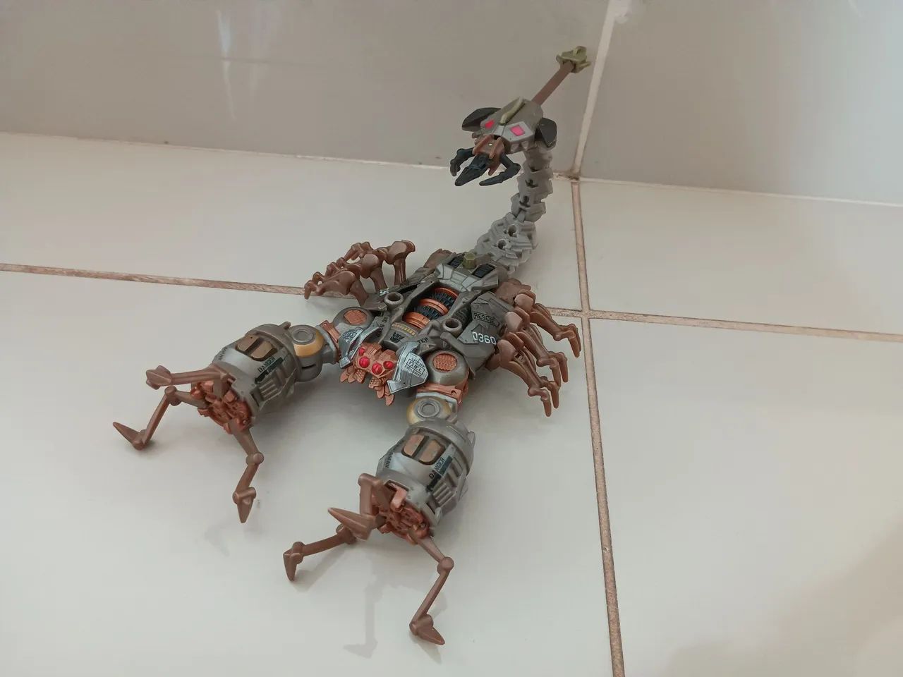 Boneco scorponok transformers dotm hasbro 