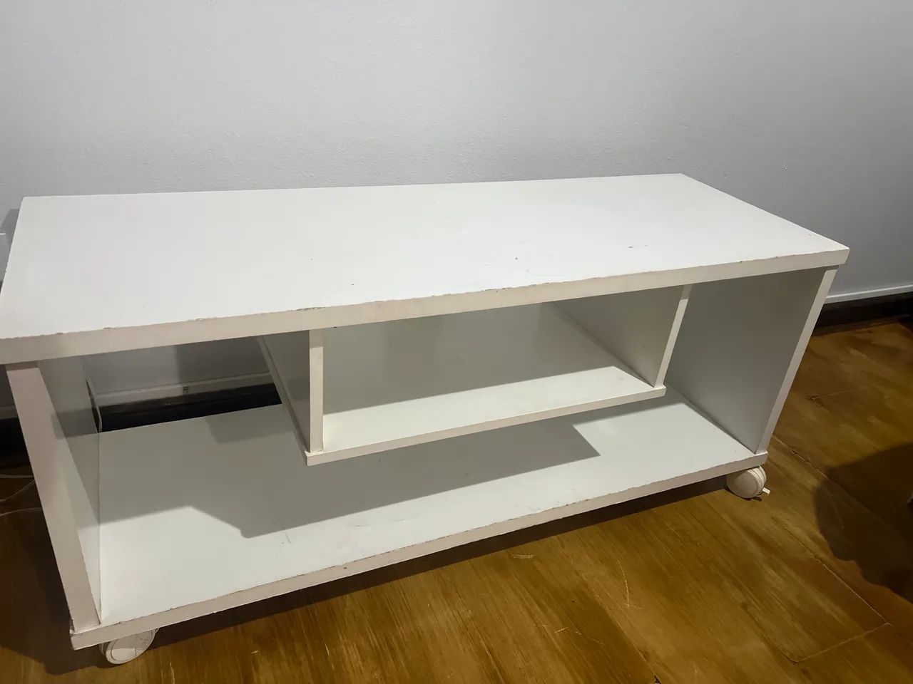 Rack Tok e stok branco com rodinhas 