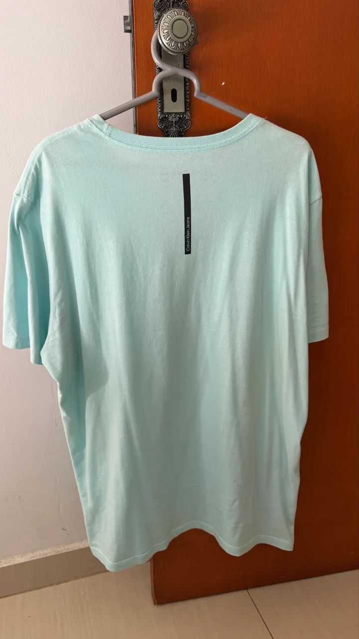 Camiseta Calvin Klein Tamanho G  - Foto 2