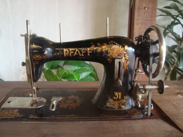 Antiguidade Maquina de Costura PFAFF 31 década de 30