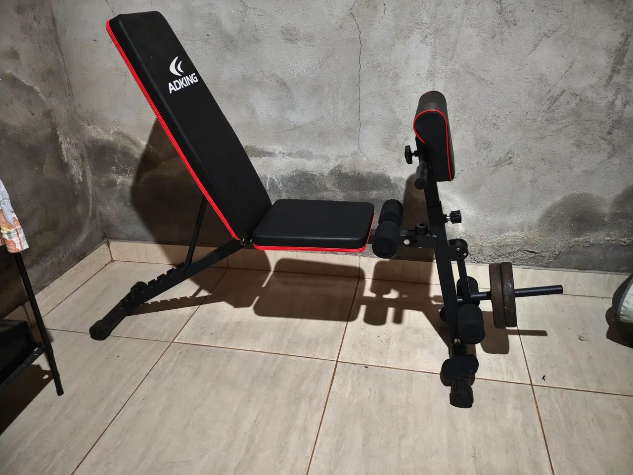Cavalete, barra e anilhas  e banco de musculação  - Foto 3