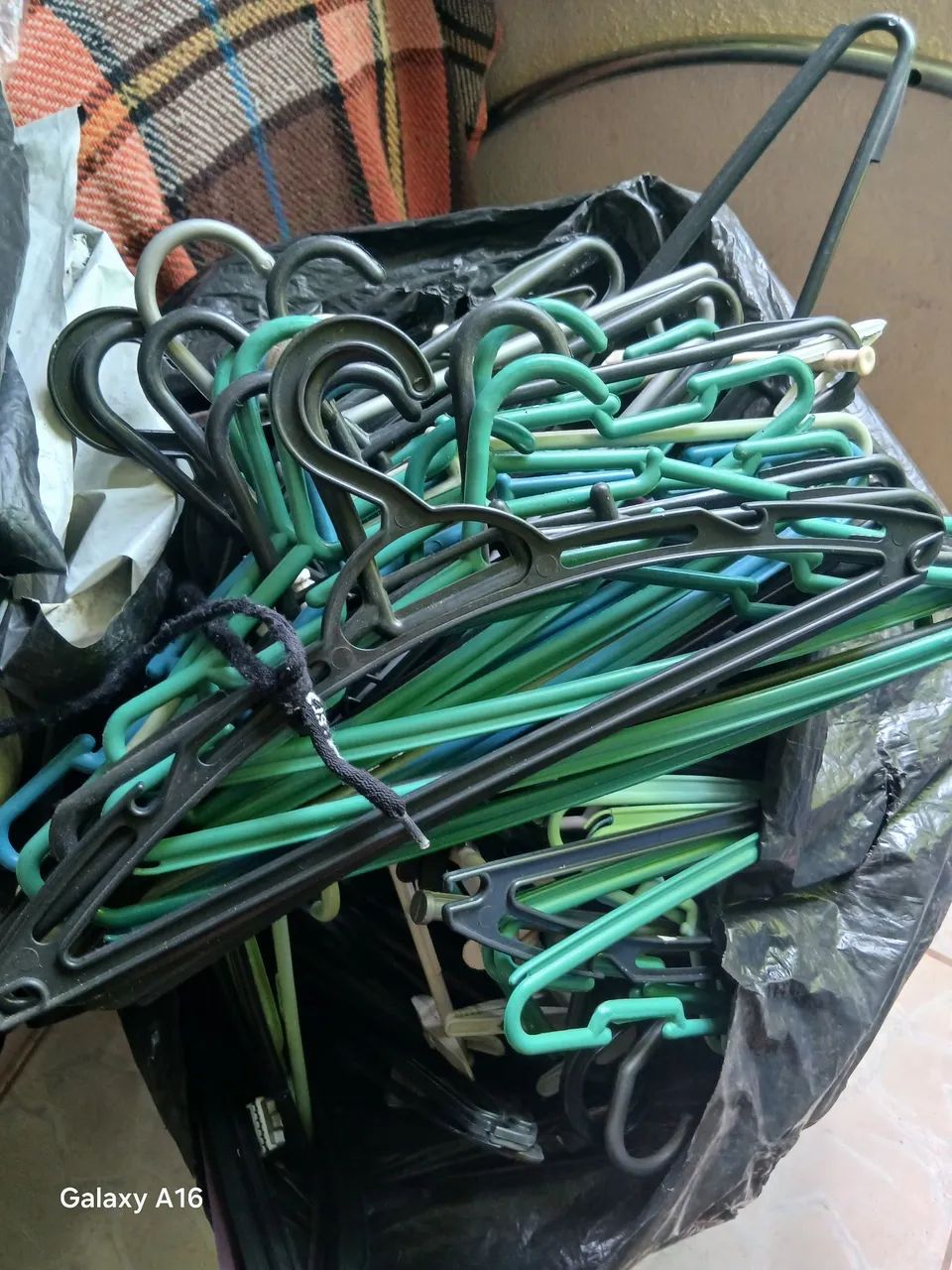 Vendo cabides 1 real a unidade!!!