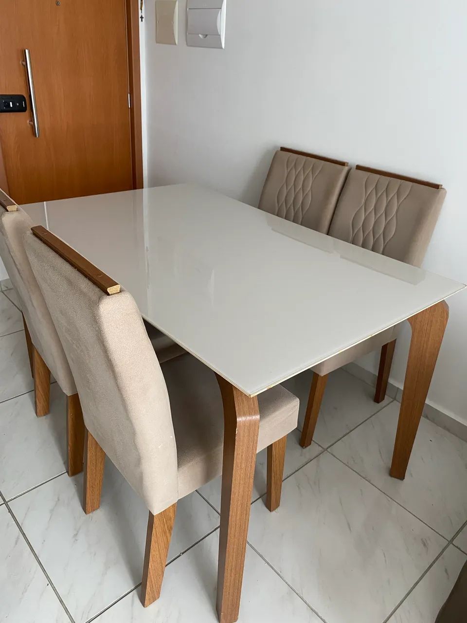 Mesa de jantar 1,40 x 0,90 - Foto 4