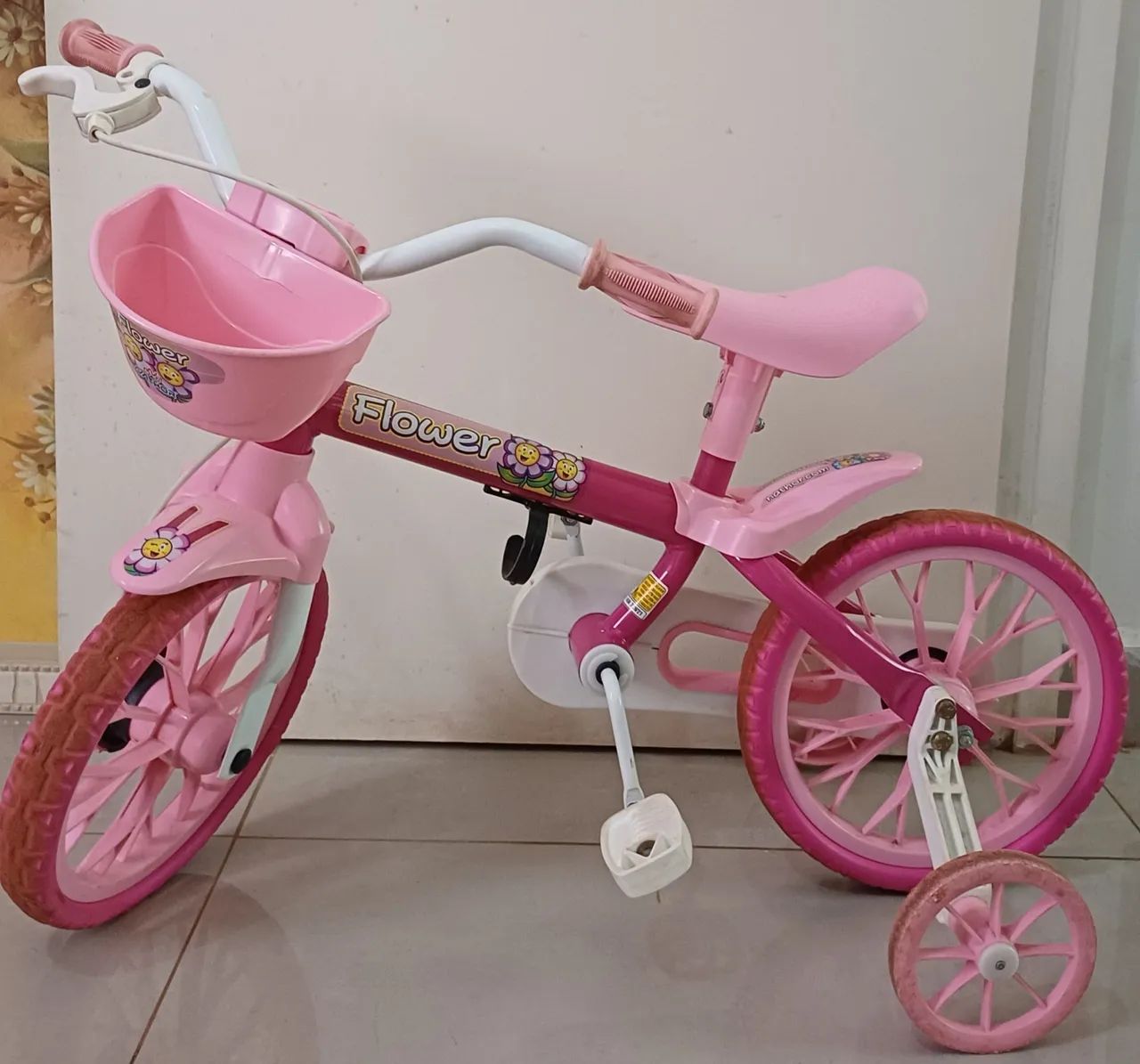 Carrinho de bebê  e bicicleta infantil  - Foto 2