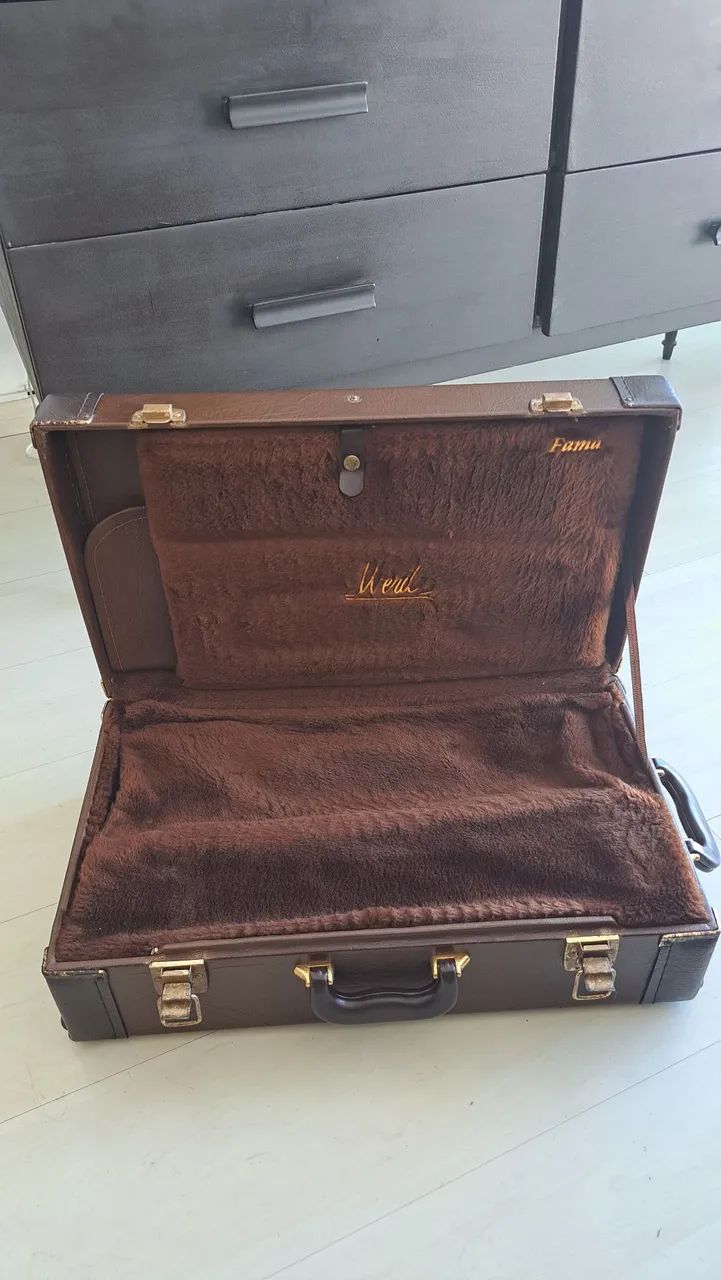 Case original da série Weril Regium 