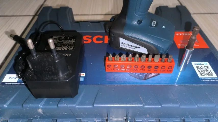 Parafusadeira/Furadeira Bosch 12v GSR 1000 Smart Com Maleta