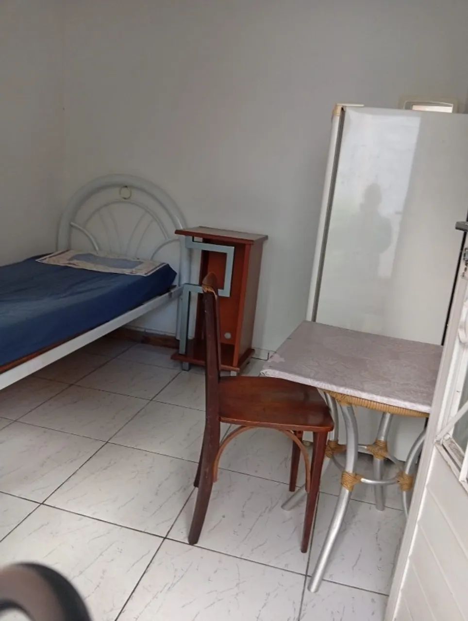 Quarto mobilhado com banheiro individual  - Foto 3