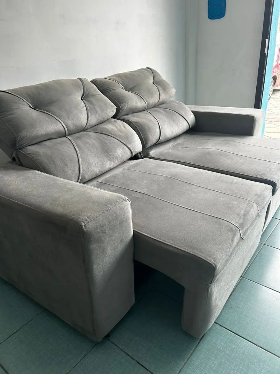Sofá em Suede retrátil e reclinável entrego  - Foto 2