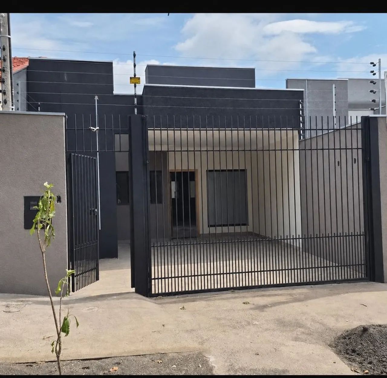 Casa à Venda com 3 quartos, 1 suíte 156m² - JARDIM ALVORADA