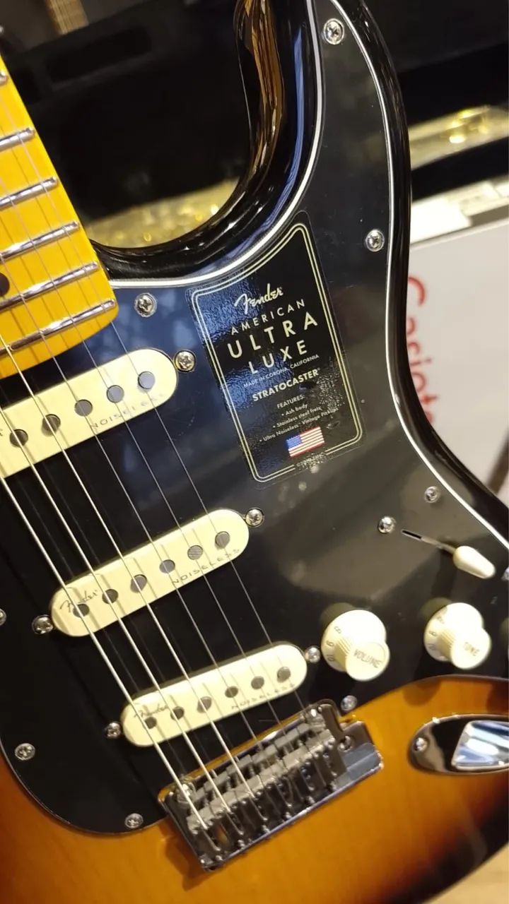 Fender Stratocaster American Ultra Luxe Nova - Foto 4