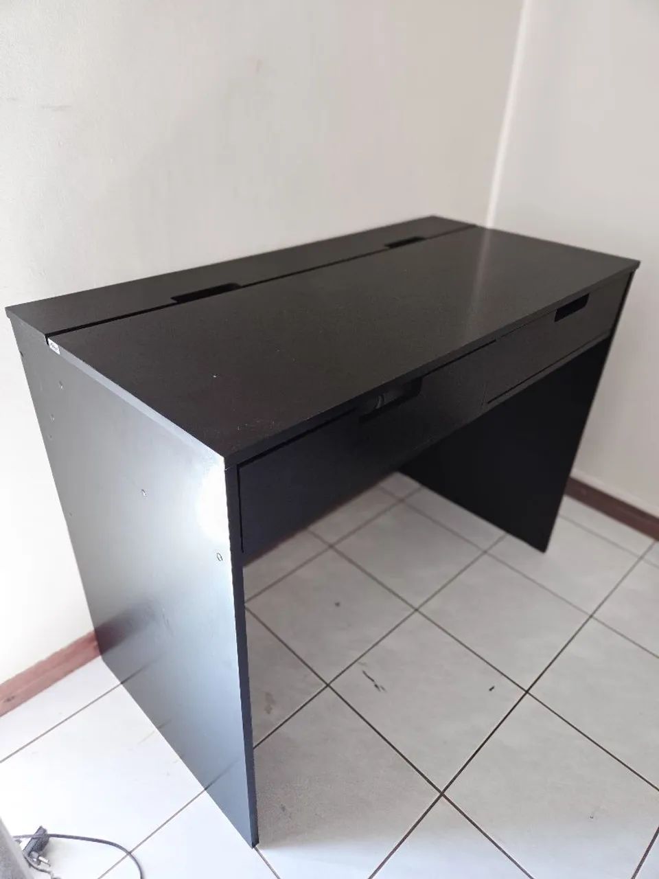 Escrivaninha Preta com Gaveta