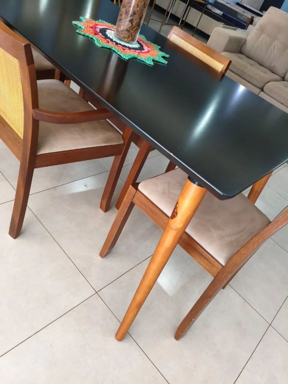 Mesa De madeira com 4 cadeiras  - Foto 3