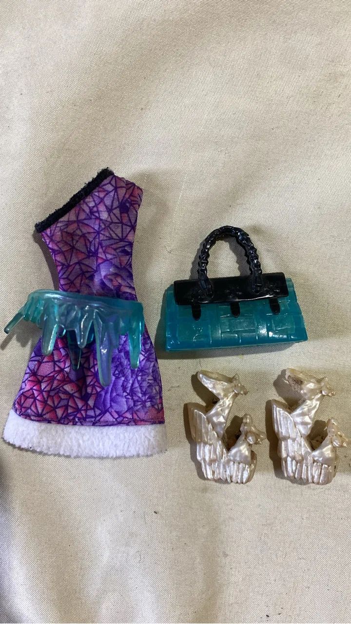 Acessórios monster high, sucatas, ever after high e Bratz - Foto 6