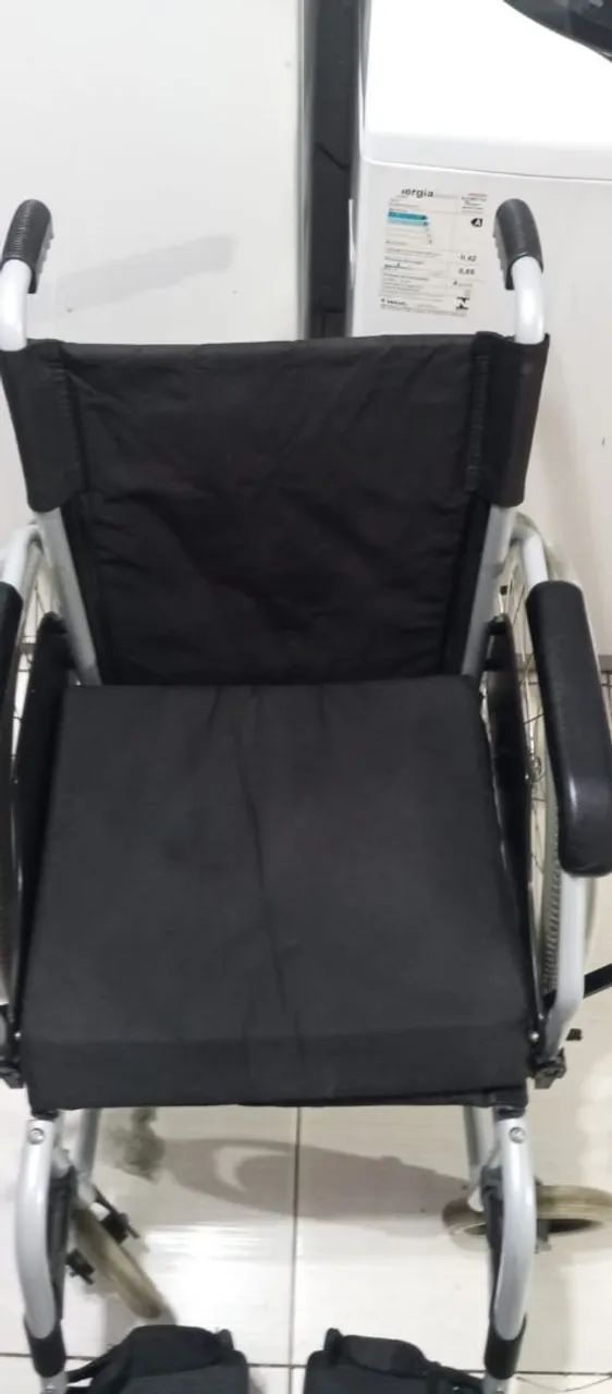 CADEIRA DE RODAS NOVA  - Foto 4