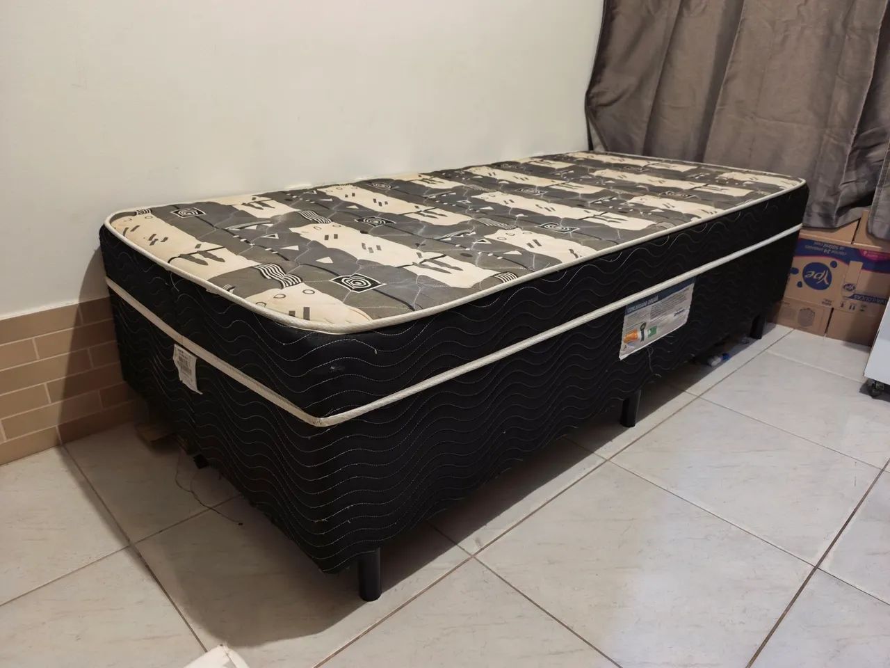 Cama Box Solteiro- Conservada