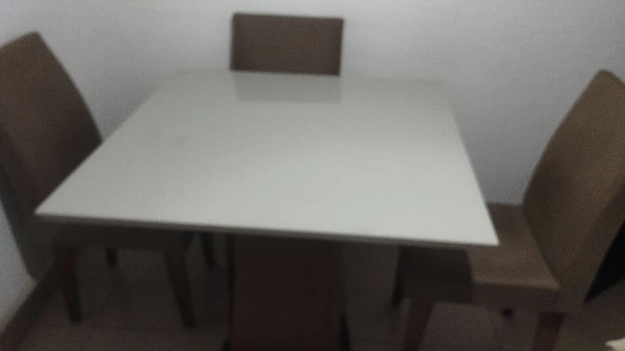 Vendo mesa com quatro cadeiras  - Foto 2