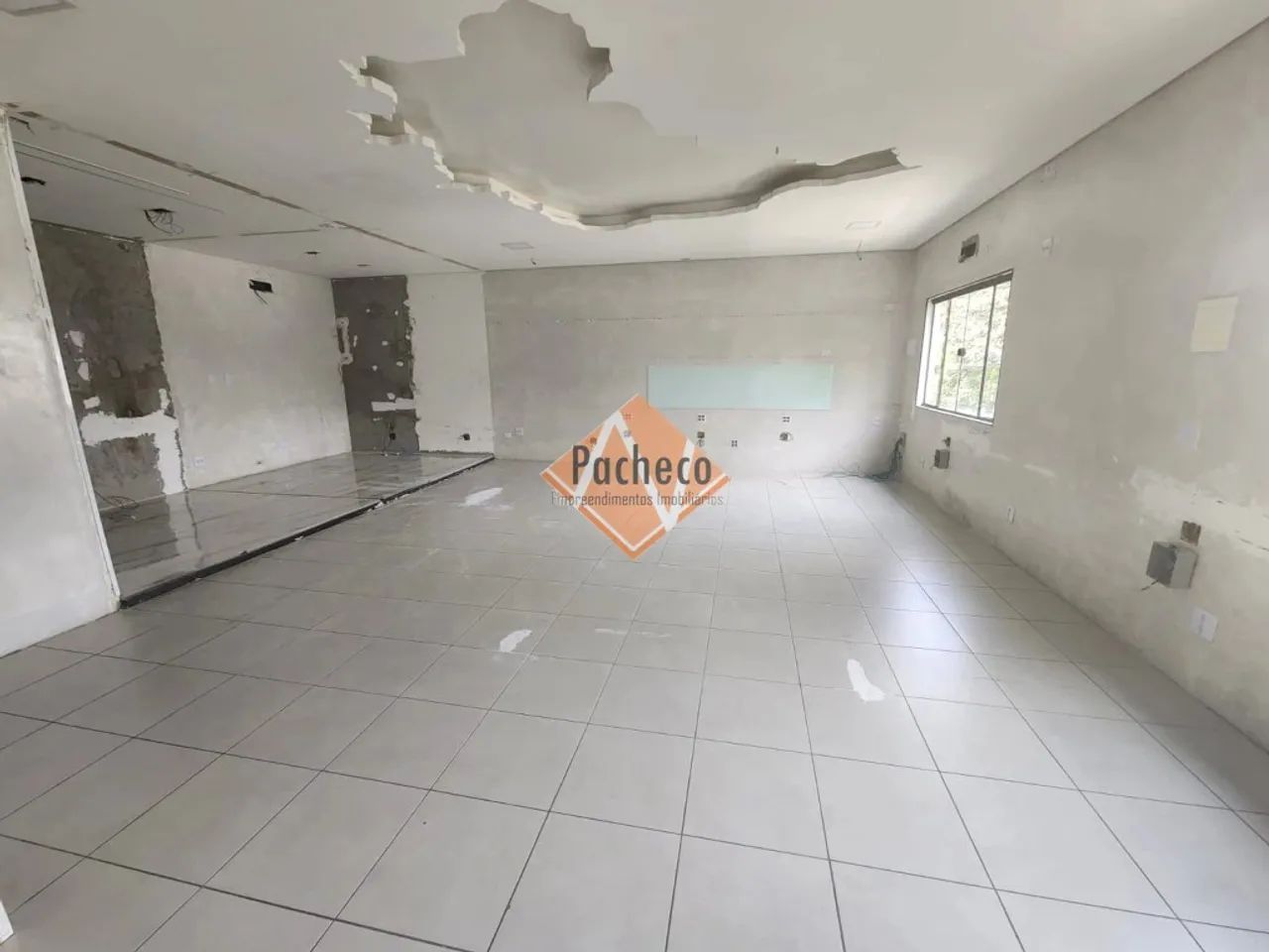 Sala Comercial na Penha, banheiro, 62m², R$1.500,00 - Foto 4
