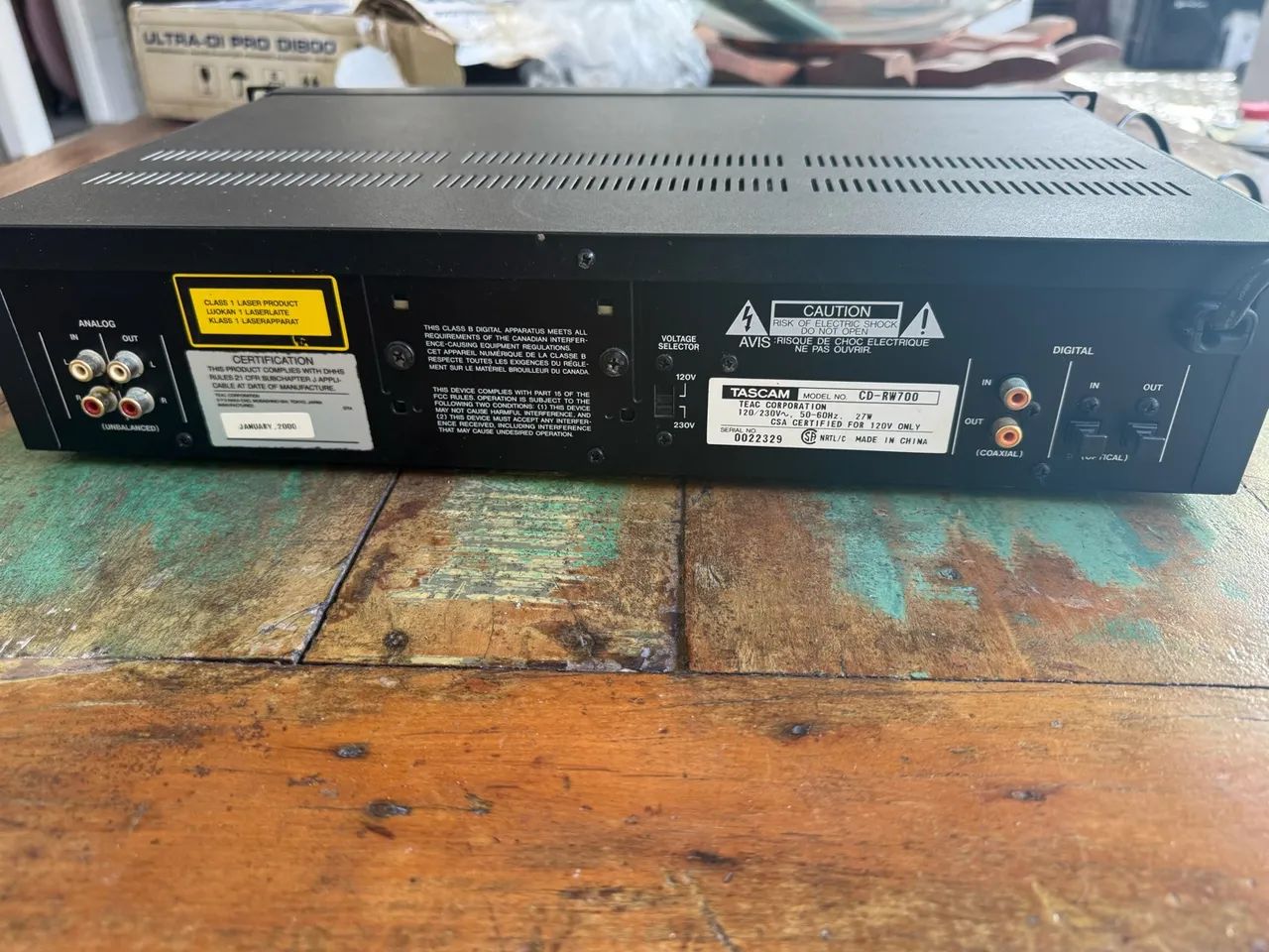 Gravador e Reprodutor de CD Profissional Tascam CD-RW700 - Rack