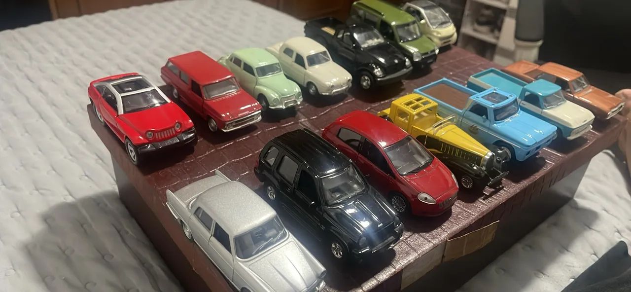 Carrinhos de brinquedo colecionáveis  - Foto 2