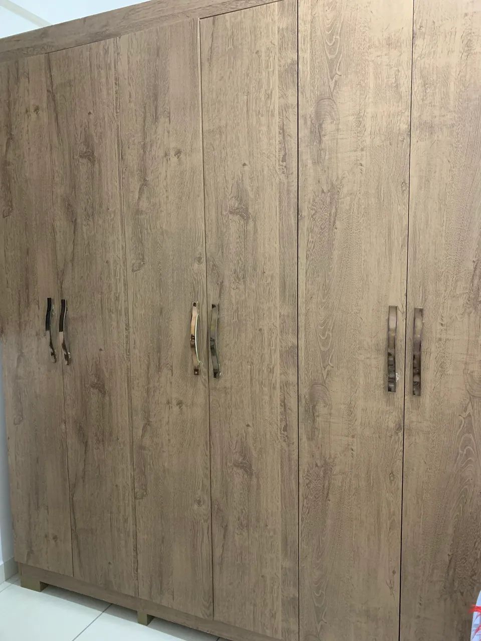 Guarda-roupa de 6 portas 