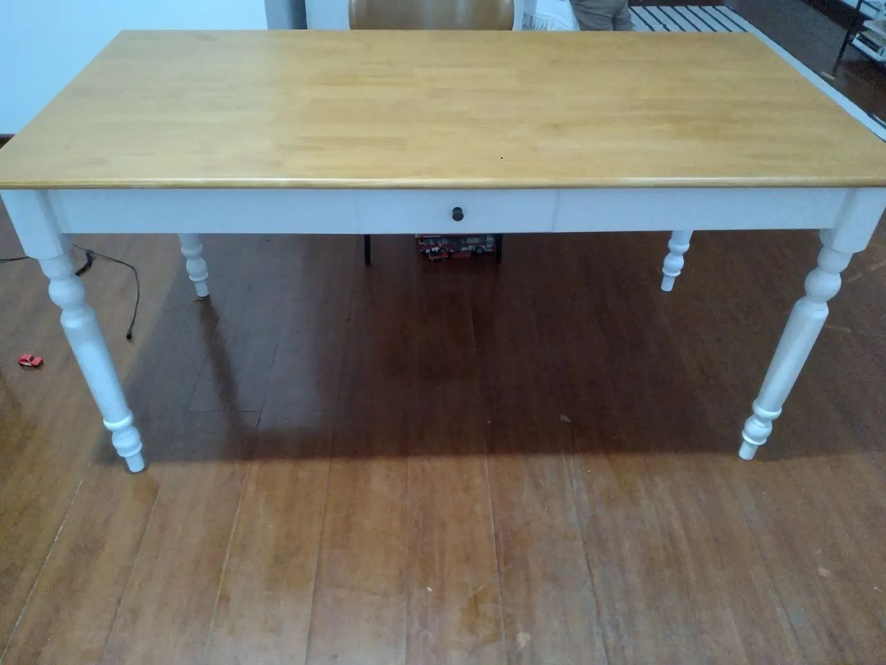 Mesa em madeira laqueada apenas 3 meses de uso - Foto 3