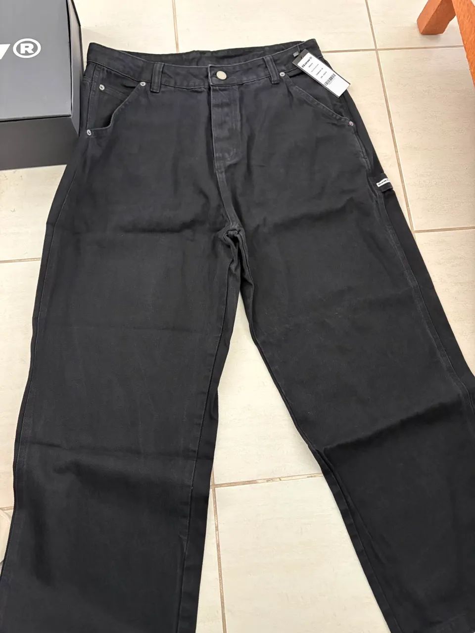 Calça Regular World preta da BAW Clothing