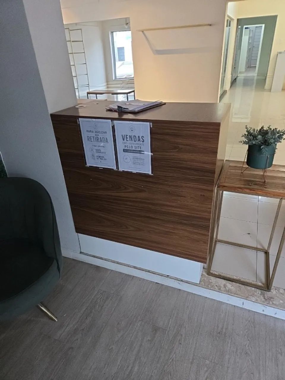 Balcão de loja em MDF com gaveta, 100 x 50 x 110 cm - Foto 2