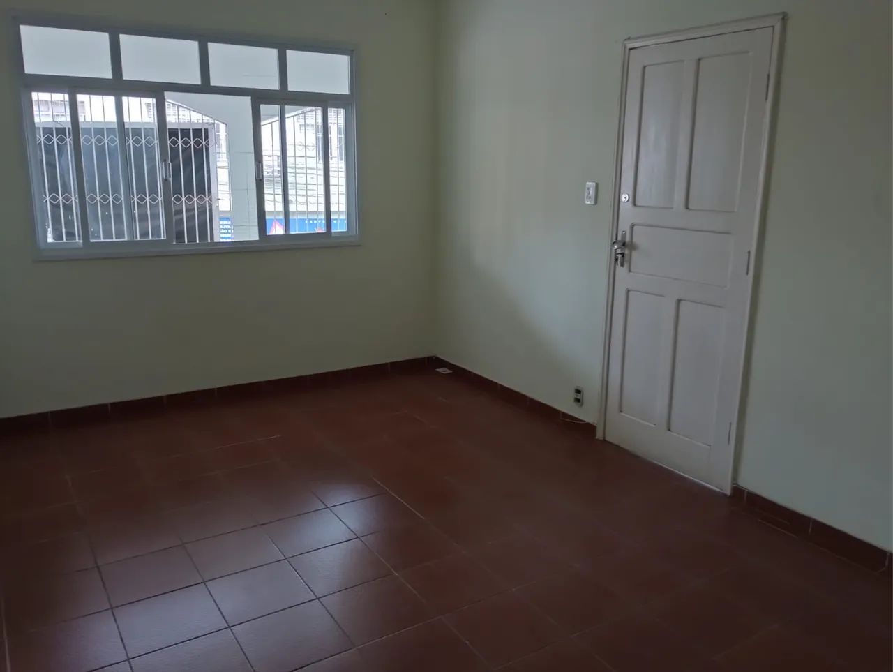 CASA COM GARAGEM E PONTO COMERCIAL  - Foto 3