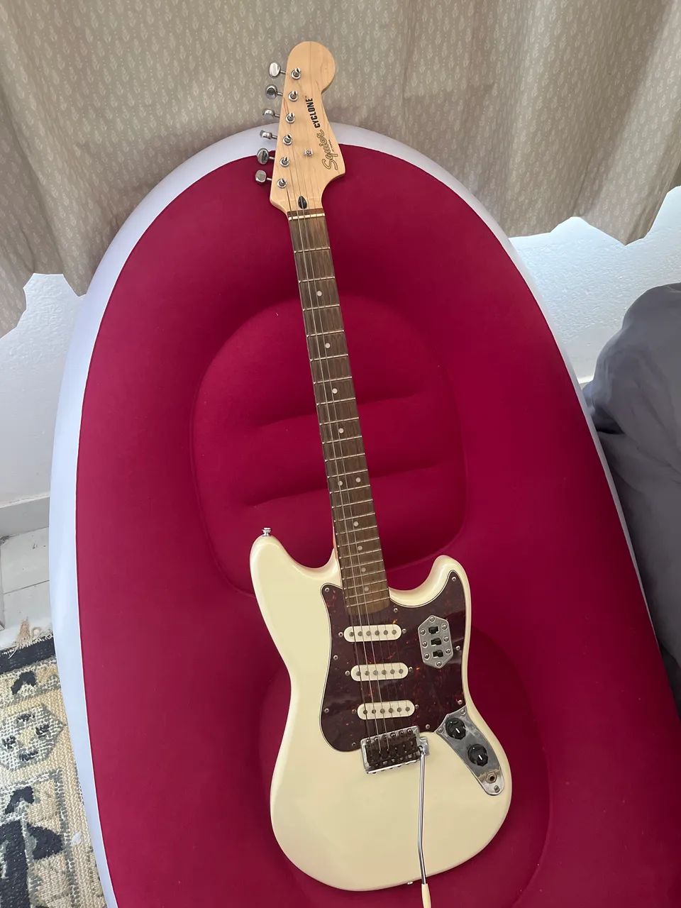 Guitarra Squier Cyclone - Foto 3
