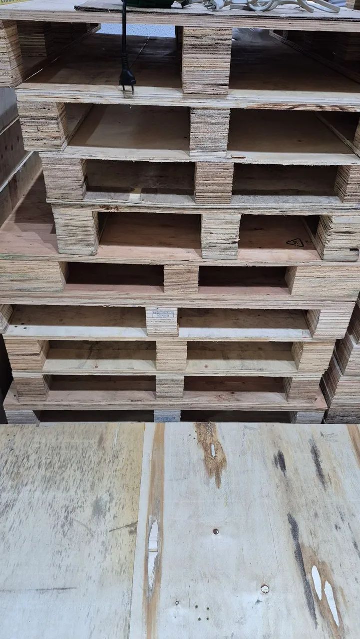 Pallets seminovos compensado medidas variadas resistente, entregamos. 