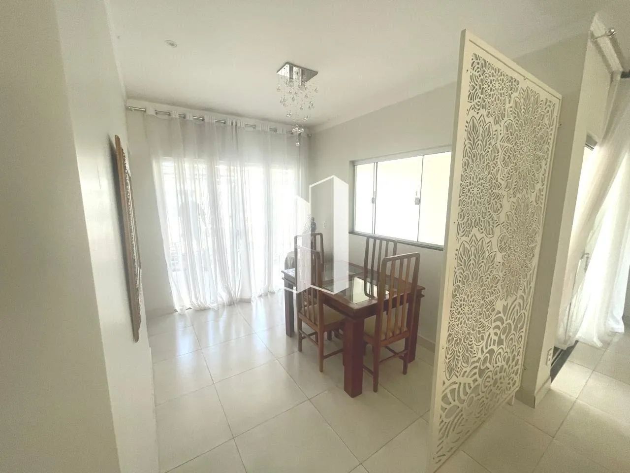 Casa com 4 Dormitórios, 2 Vagas, em Centro - Morrinhos - Foto 4