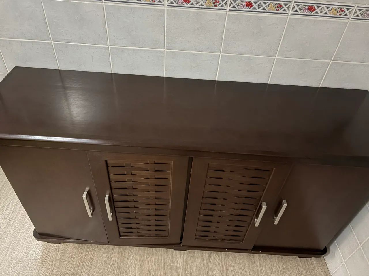 Conjunto sala de jantar em madeira : mesa 6 cadeiras + buffet  - Foto 3