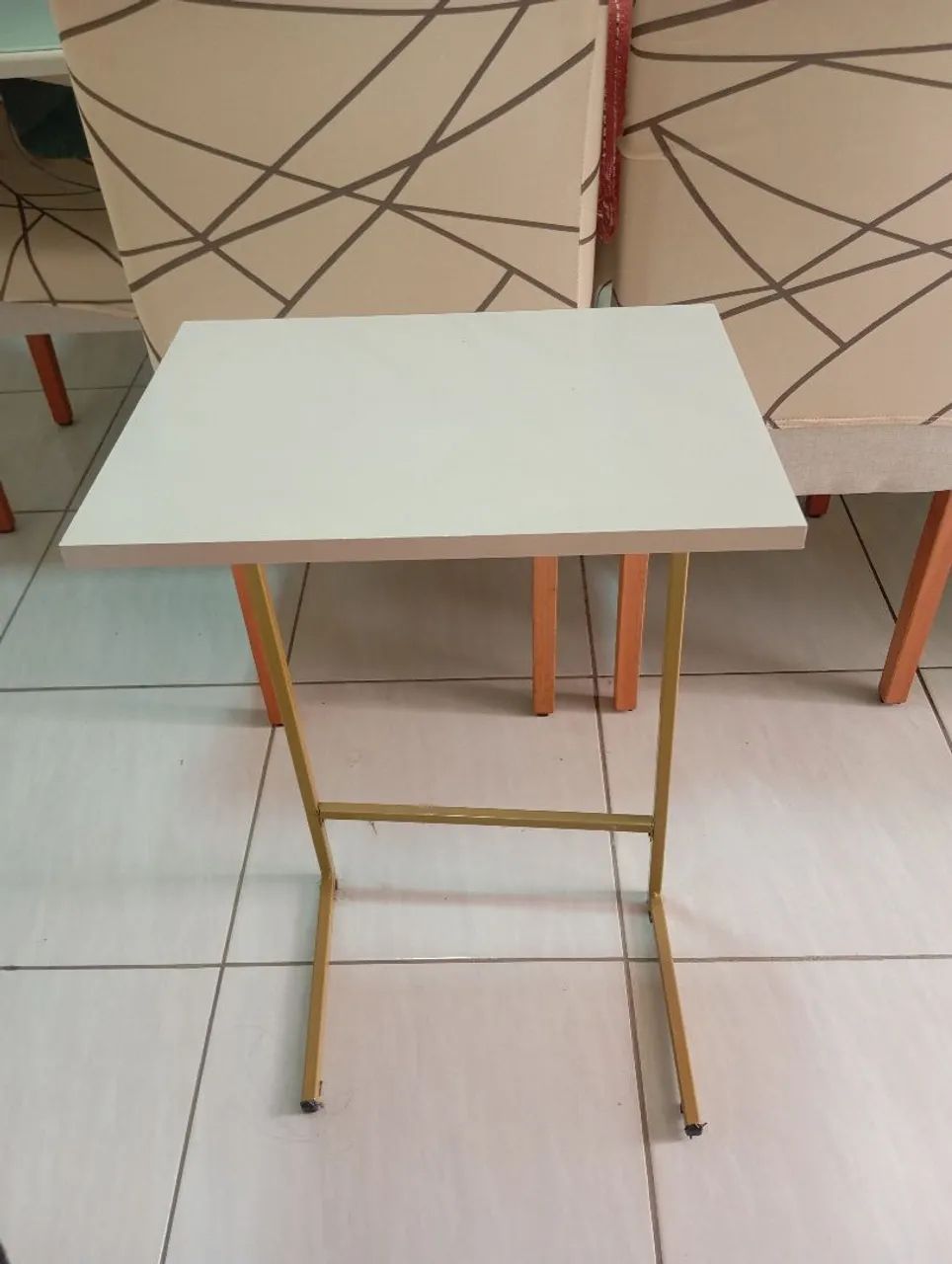 Mesinha para notebook ou canto de sala