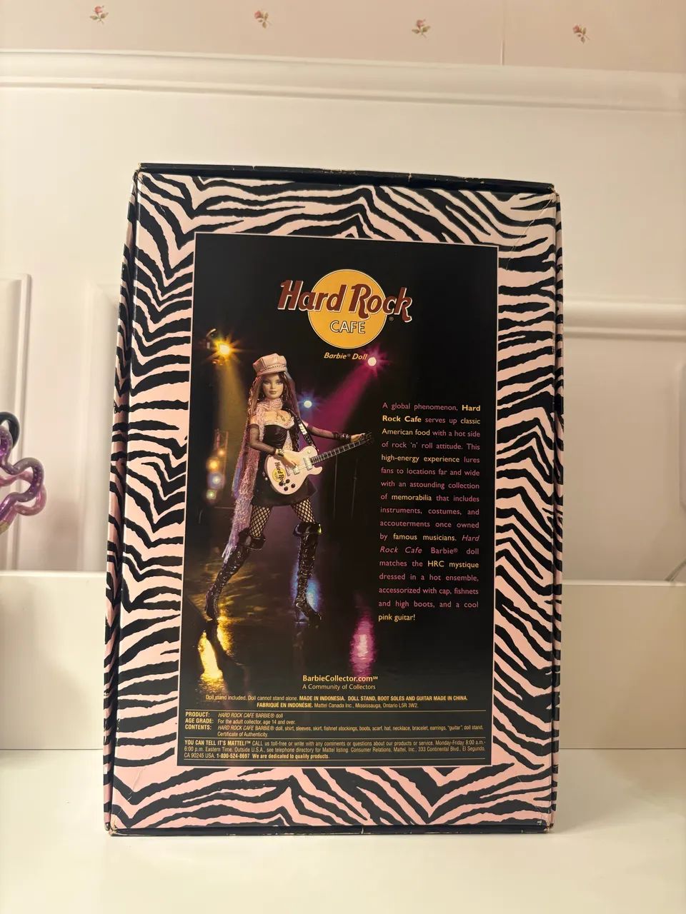 Boneca Barbie Hard Rock Cafe 2004 Silver Label Mattel - Foto 3