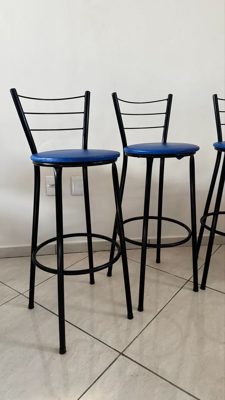 Banquetas Altas com Encosto - Ferro Preta e Assento Azul - Foto 3