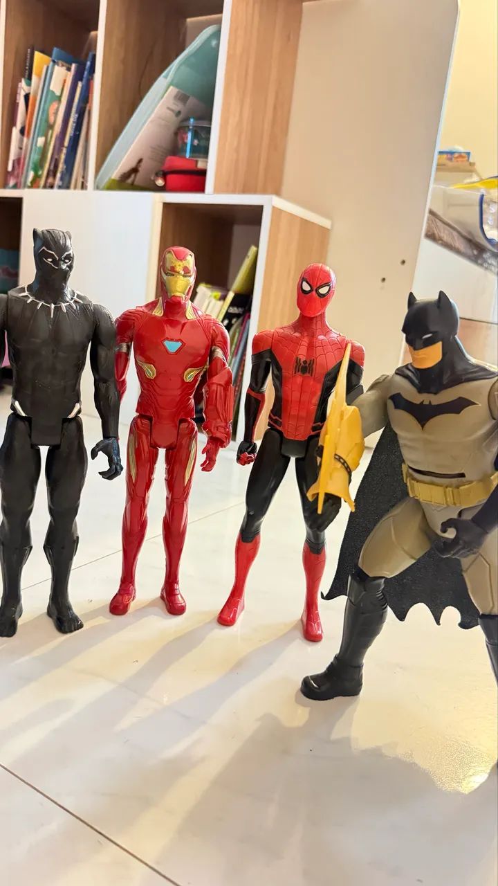 Kit bonecos super heróis  - Foto 4