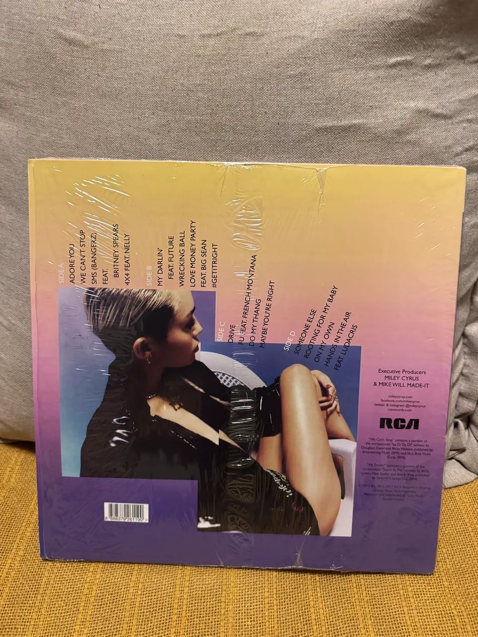 Vinil Miley Cyrus Bangerz cor rosa (Raro) - Foto 3