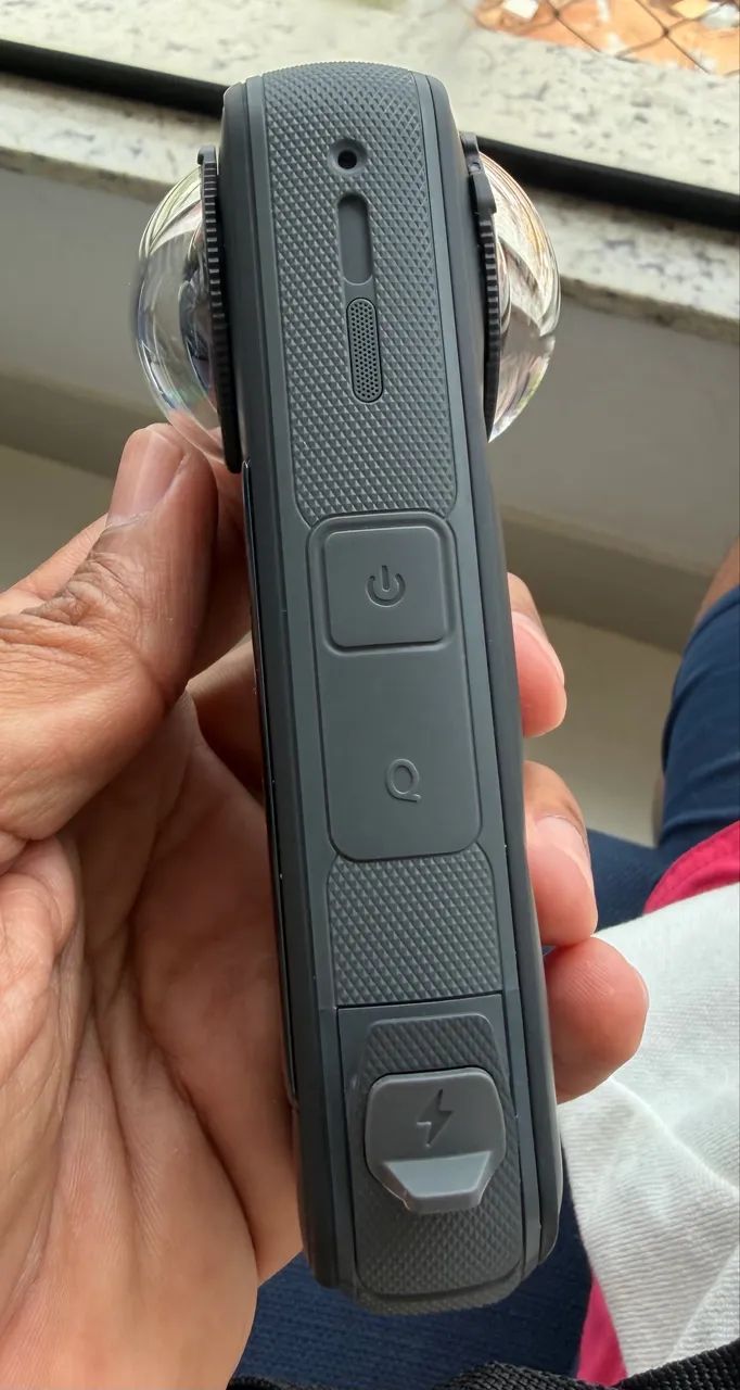 Câmera insta 360 X5