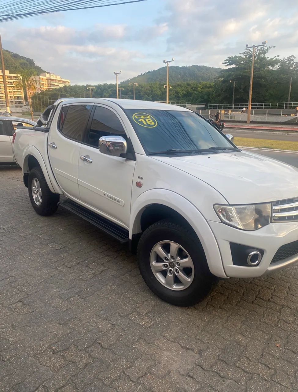 Mitsubishi L200 L200 Triton HLS 2.4 Flex 16V CD Mec. 2016
