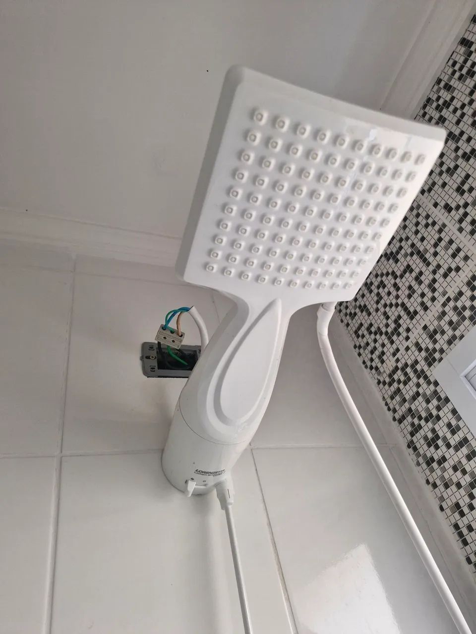 Chuveiro Lorenzetti Loren Shower Ultra Eletrônico Branco 220V 7500W